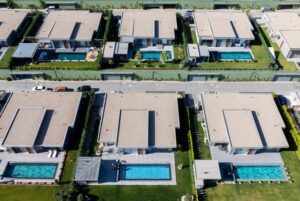 Brand Vadi – havadan villa siralari ve ozel havuzlar