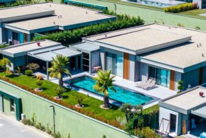 Brand Vadi – havadan villa bahcesi ve havuzu