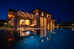 Brand Vadi – gece havuz ve teras