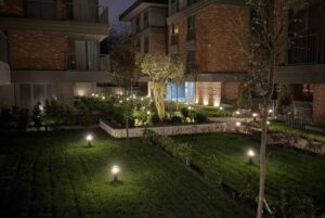 Mercury Çengelköy – cim bahce ve blok girisi