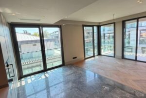 Nidapark İstinye Koru – salondan havuz cephesi