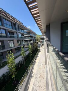 Nidapark İstinye Koru – terastan yurume yolu ve peyzaj