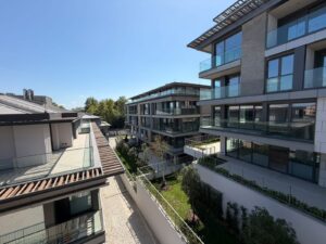 Nidapark İstinye Koru – bloklar arasi yurume yolu